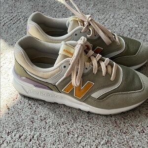 New Balance Green and Orange Sneakers Retro Style